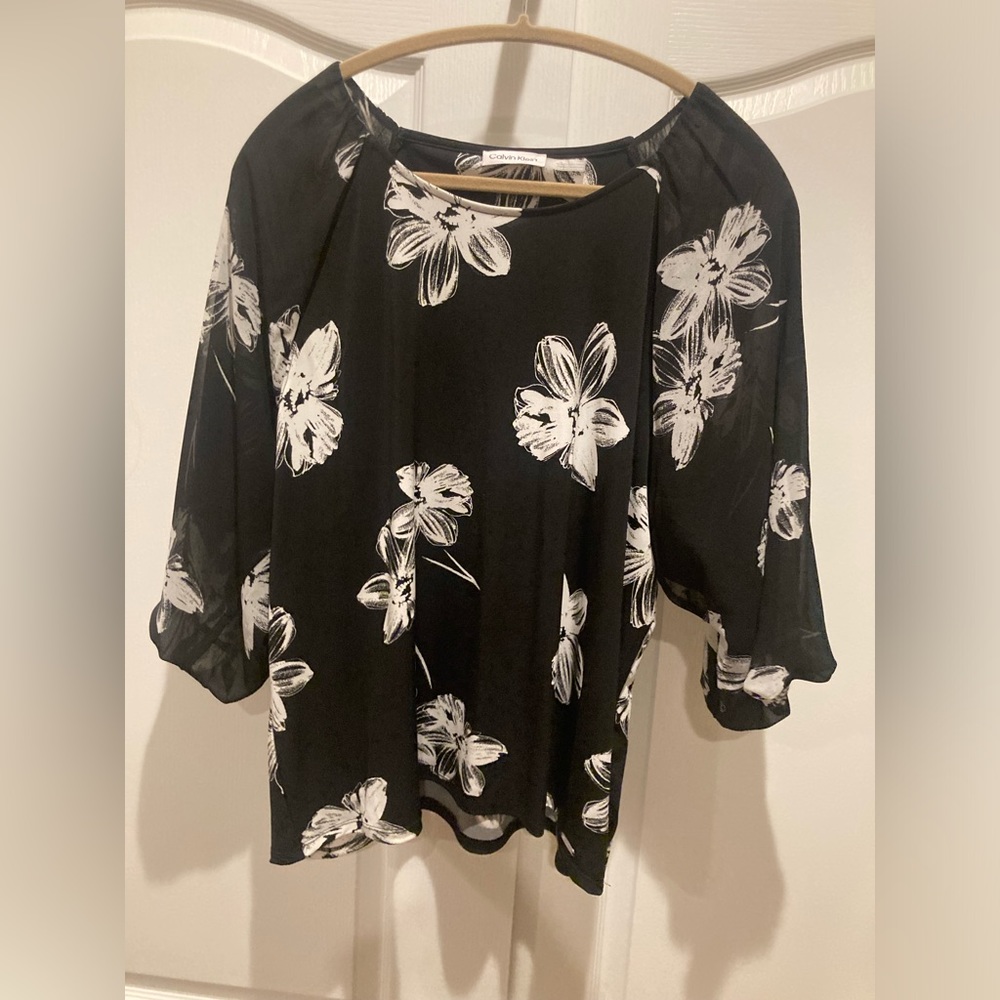 Calvin Klein women’s XL Mix Media Lantern Sleeve